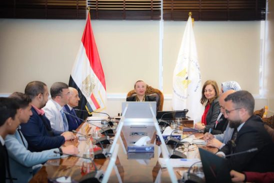 وزارة البيئة: وزيرة البيئة تلتقى بفريق مشروع تخرج معًا 90258