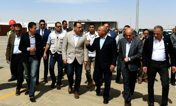 خلال جولته بمشروعات محافظة الجيزة اليوم: رئيس الوزراء يتفقد ميناء السادس من أكتوبر الجاف بعد تشغيله 91758