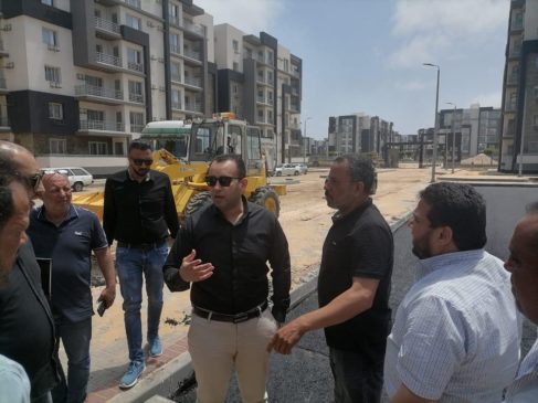 رئيس جهاز دمياط الجديدة يتفقد أعمال رصف الطرق وتنسيق الموقع بمشروع جنة 64903
