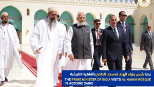 استقبل الأمين العام للمجلس الأعلى للآثار، رئيس وزراء الهند خلال زيارته لمسجد الحاكم بأمر الله، على هامش
