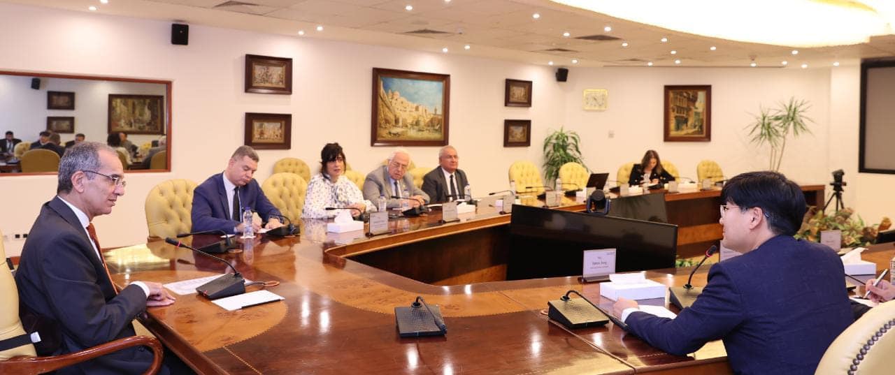 الدكتور/ عمرو طلعت وزير الاتصالات وتكنولوجيا المعلومات يستقبل رئيس شركة سامسونج للإلكترونيات- مصر - إنشاء 78084