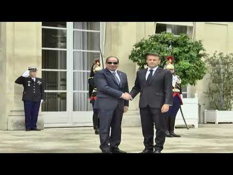 الرئيس عبد الفتاح السيسي يلتقي الرئيس الفرنسي بقصر الأليزية hqdefau 113