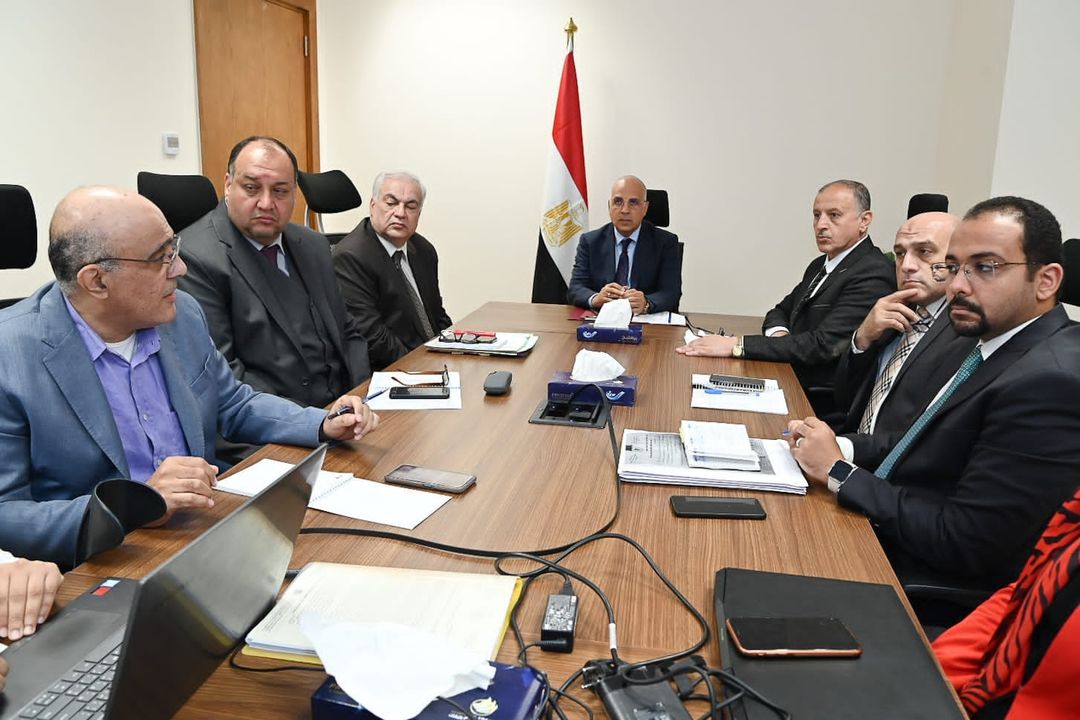 وزارة الموارد المائية والري: ** الدكتور سويلم يتابع إجراءات التحول الرقمى بالهيئة المصرية 13603