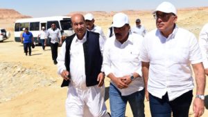 في أول زيارة لرئيس حكومة إلى الواحة منذ سنوات عديدة: 
رئيس الوزراء يصل سيوة ويتفقد مكونات مشروع تطوير منظومة