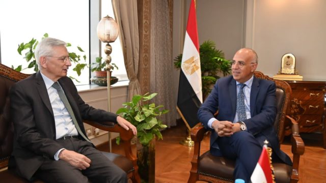 وزارة الموارد المائية والري: ** الدكتور سويلم يبحث مع السفير الفرنسى بالقاهرة سبل تعزيز 85984