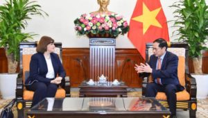 وزير الخارجية الفيتنامي يستقبل السفيرة المصرية 
 استقبل وزير الخارجية الفيتنامي بوي ثانه سون