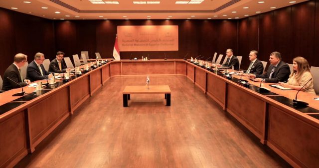 - وزير السياحة والآثار يلتقي بالمبعوث التجاري لرئيس الوزراء البريطاني التقى، اليوم، السيد أحمد عيسى وزير 78654