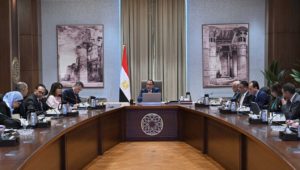 رئيس الوزراء يتابع الموقف التنفيذي لمشروع تطوير المنطقة الأثرية بهضبة الأهرامات 
 عقد الدكتور مصطفى