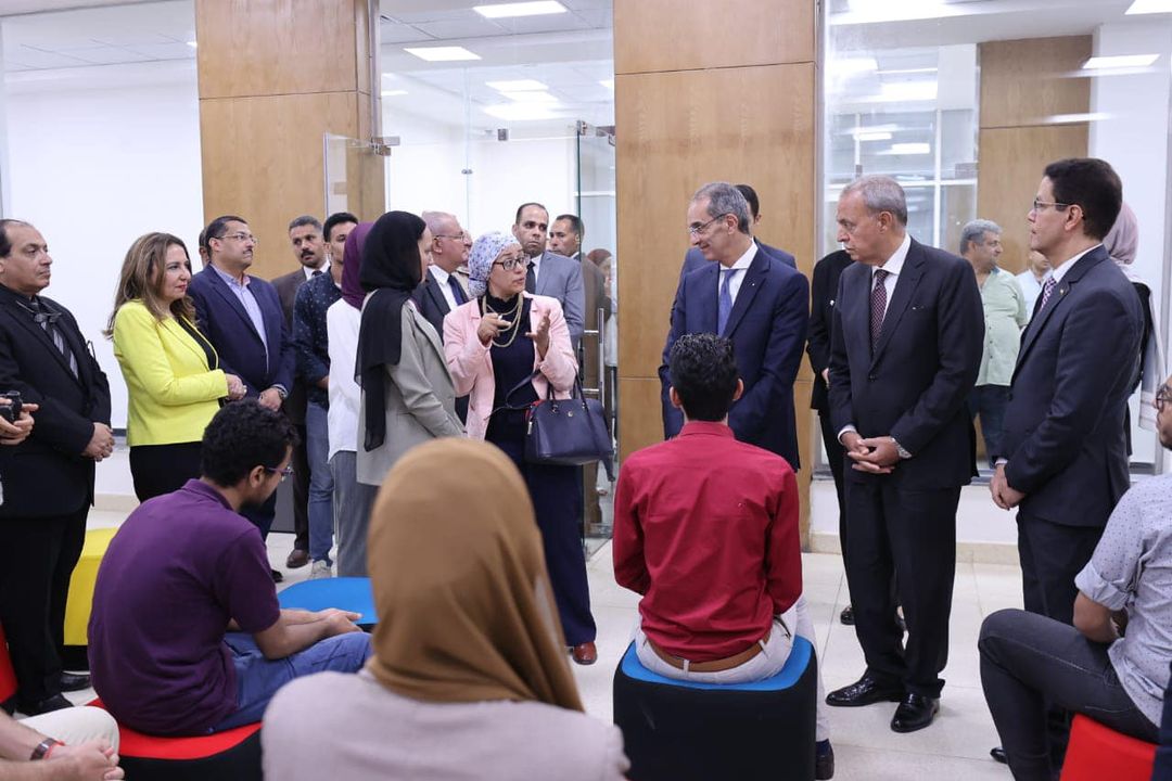 ICT Minister Completes Qalyubia Visit; Inspects Digital Infrastructure, Capacity Building Projects The Minister of Communications and Information Technology Amr Talaat and the Governor of 28755