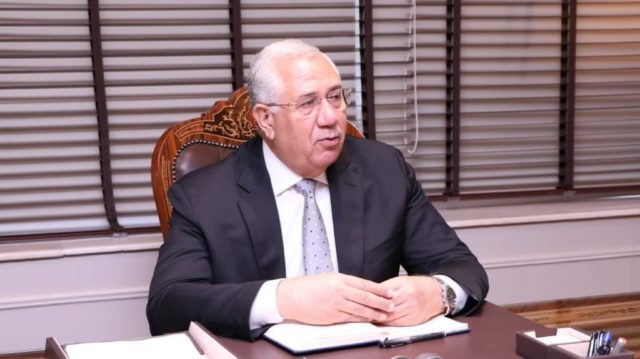 بيان صادر من وزارة الزراعة واستصلاح الأراضي: وزير الزراعة يتابع بدء زراعة القمح ويوجه بتقديم كافة أوجه 29685