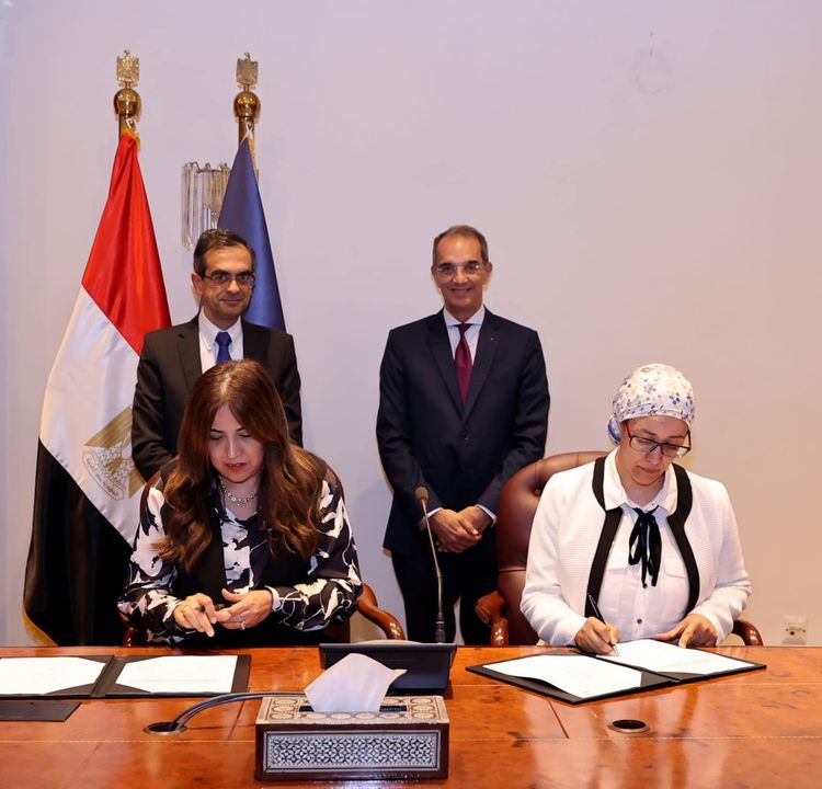 ICT Minister Witnesses Signing of Protocol between ITI, VOIS to Prepare Tech Talent Pool The Minister of Communications and Information Technology Amr Talaat witnessed the signing of a 32239