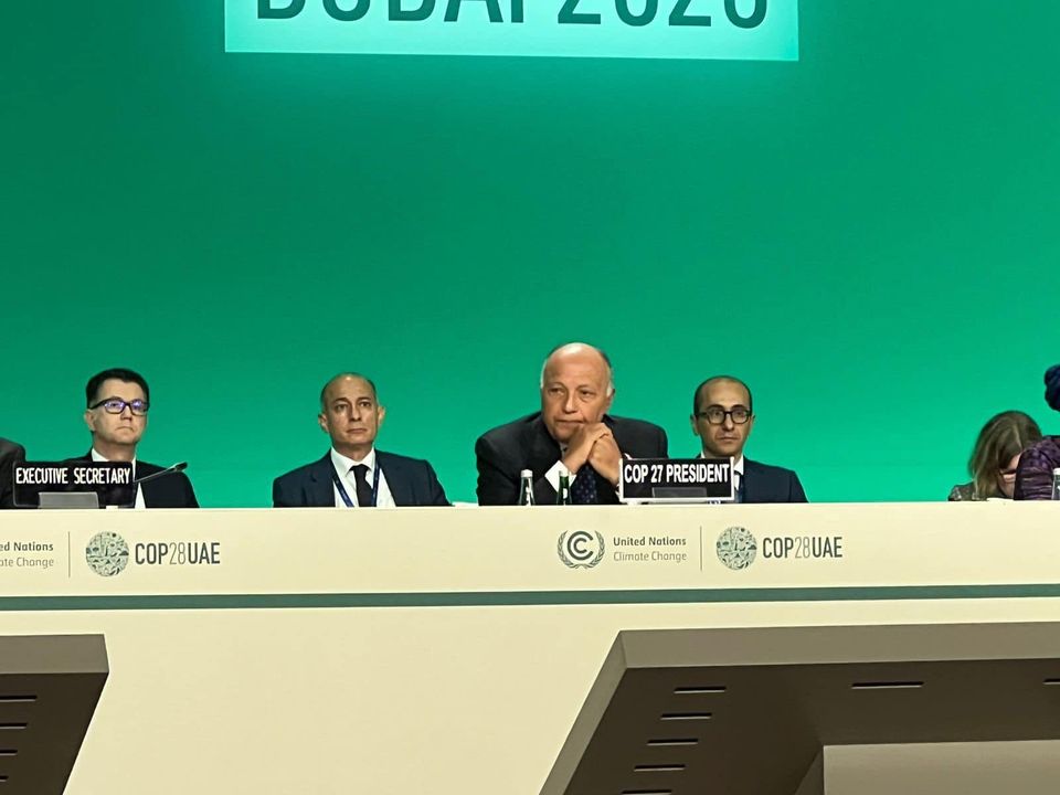 وزير الخارجية يشارك في الجلسة الافتتاحية لمؤتمر المناخ COP28 ويسلم رئاسة المؤتمر للجانب الإماراتي 52977