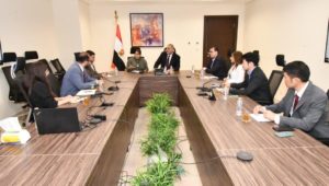 تنفيذا لتوجيهات وزير الإسكان: 
مسئولو هيئة المجتمعات العمرانية يعرضون الفرص الاستثمارية المتاحة بالمدن