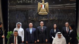 بين الهيئة العامة لموانئ البحر الأحمر وتحالف شركات موانىء أبوظبي: 
رئيس الوزراء يشهد توقيع العقد النهائى