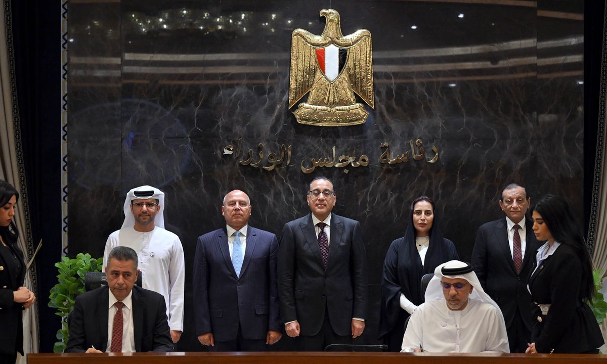 بين الهيئة العامة لموانئ البحر الأحمر وتحالف شركات موانىء أبوظبي: رئيس الوزراء يشهد توقيع العقد النهائى 38343