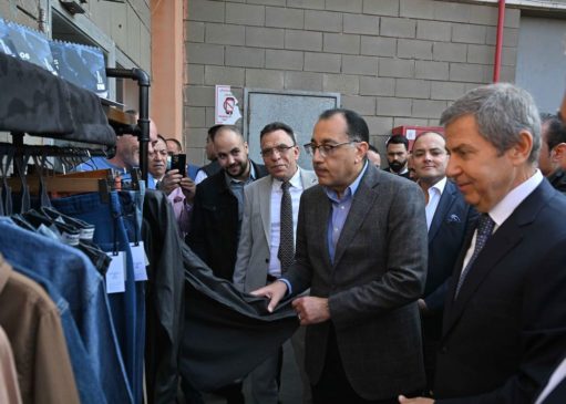 رئيس الوزراء يتفقد مصنع الشركة الرباعية فورتكس للنسجيات بمدينة السادات يعمل بالشركة 4 آلاف عامل 44086