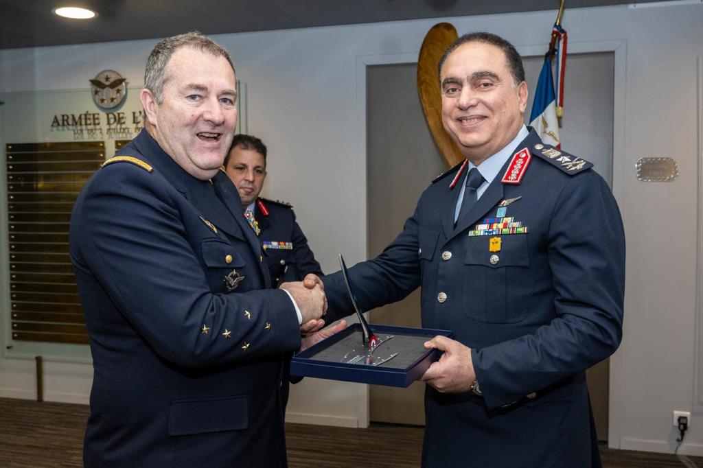 المتحدث العسكرى : قائد القوات الجوية يلتقى رئيس هيئة أركان سلاح الجو والفضاء الفرنسى خلال زيارته الرسمية إلى 45692