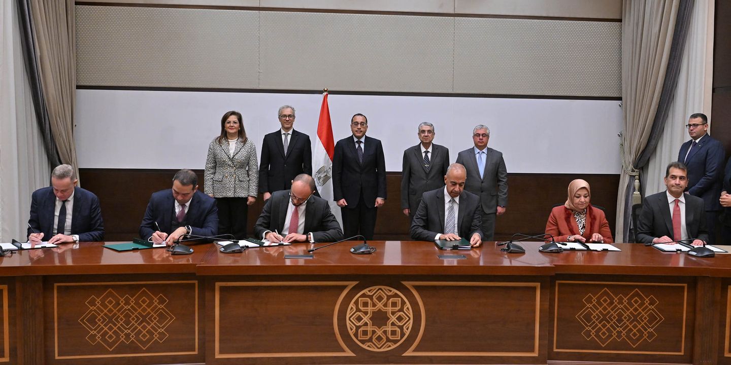 رئيس الوزراء يشهد توقيع اتفاقية لتطوير مشروع للهيدروجين الأخضر مع شركة أكوا باور باستثمارات تتجاوز 4 52137