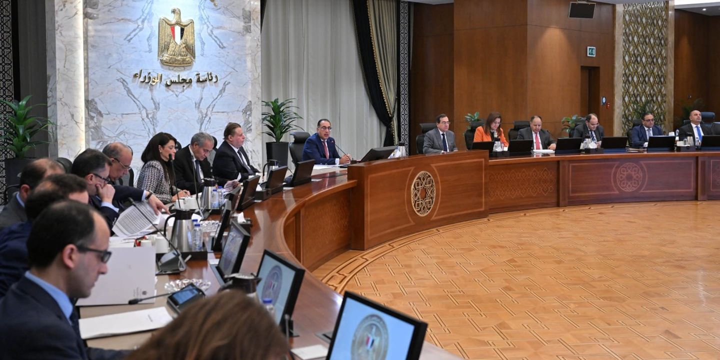 رئيس الوزراء يتابع مؤشرات أداء الاقتصاد المصري خلال اجتماع المجموعة الاقتصادية مدبولى يؤكد استمرار العمل 64003