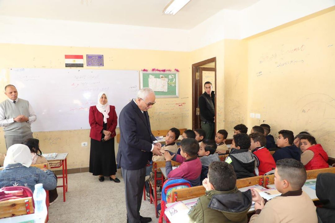 وزير التربية والتعليم يقوم بزيارة مفاجئة لمدرستين في القاهرة والجيزة لمتابعة سير العملية التعليمية 94566