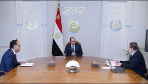 الرئيس عبد الفتاح السيسي يجتمع مع رئيس مجلس الوزراء ومحافظ البنك المركزي
