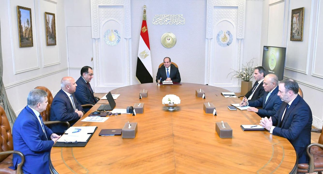 عقد السيد الرئيس عبد الفتاح السيسي اجتماعاً اليوم مع السيد رودولف سعادة، الرئيس التنفيذي لشركة الخطوط 15636