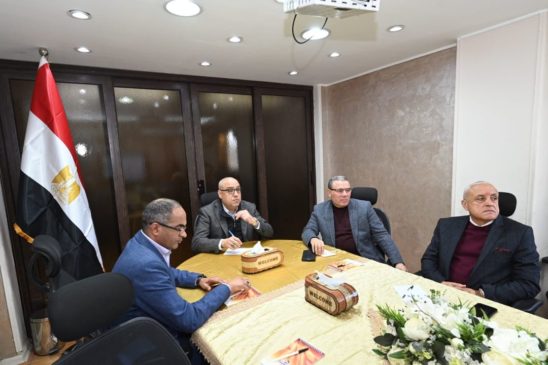 وزارة الإسكان والمرافق والمجتمعات العمرانية: وزير الإسكان يعقد اجتماعا بمقر شركة مياه الجيزة 23117