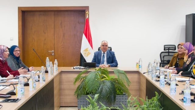 وزارة الموارد المائية والري: ** الدكتور سويلم يشهد ختام الجولة الثانية من البرنامج التدريبى 23440