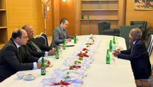 وزارة الخارجية: 
شكري يعقد جلسة مباحثات مع وزير خارجية إريتريا 
صرح السفير