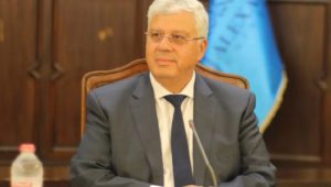وزير التعليم العالي يستعرض تقريرًا حول جهود الجامعات المصرية في محو الأمية بمناسبة الاحتفال باليوم العربي