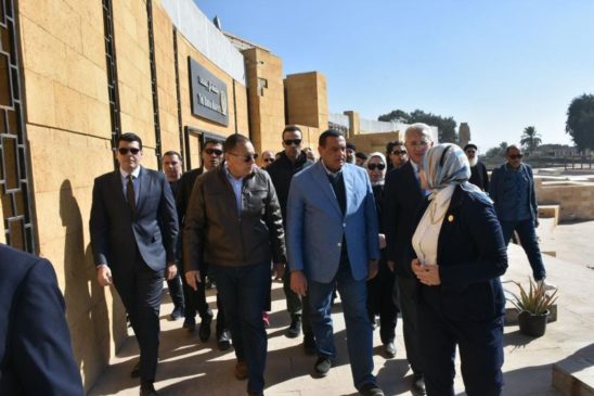 وزارة التنمية المحلية: وزير التنمية المحلية ومحافظ الشرقية يتفقدان معرض ( أيادي مصر ) للحرف 28940