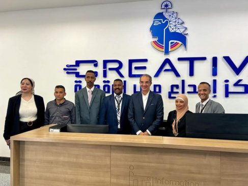 على هامش زيارة رئيس مجلس الوزراء إلى أسوان: وزير الاتصالات وتكنولوجيا المعلومات يلتقى بشباب مركز إبداع مصر 41698