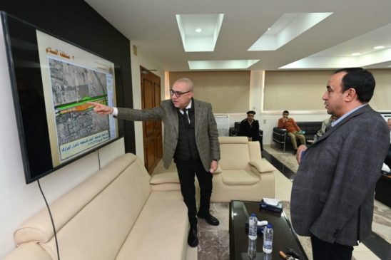 وزارة الإسكان والمرافق والمجتمعات العمرانية: في اجتماع بمقر جهاز مدينة الشروق وزير الإسكان 47789