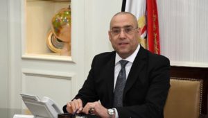 وزير الإسكان يُتابع موقف وحدات المبادرة الرئاسية سكن لكل المصريين والموقف الإقليمي الجديد بالعاشر من رمضان
