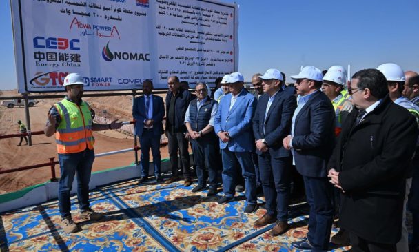 في إطار جولته اليوم بمحافظة أسوان: رئيس الوزراء يتفقد محطة الطاقة الشمسية التابعة لشركة أكوا باور بكوم 51814