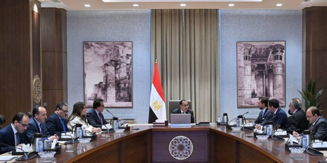 رئيس الوزراء يبحث مع مسئولي مجموعة أثينا الطبية سُبل التعاون في القطاع الصحي عقد الدكتور مصطفى مدبولي، 73277