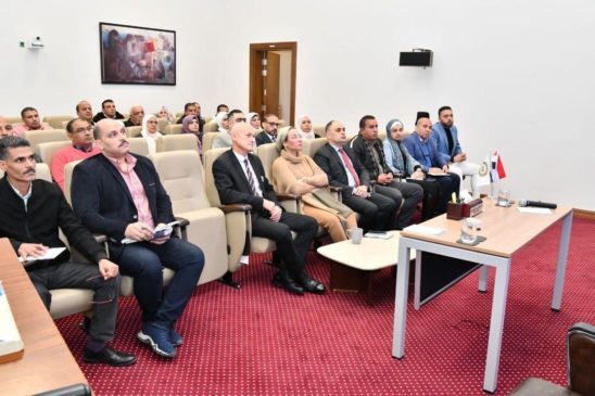 وزارة البيئة: استكمالا لسلسلة اجتماعاتها بقطاعات الوزارة وجهازيها: وزيرة البيئة تلتقى 76499