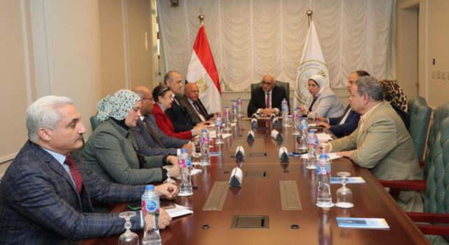 وزير التربية والتعليم يعقد اجتماعا تحضيريا مع نقيب المعلمين وعدد من قيادات الوزارة لإطلاق وثيقة معايير 95997