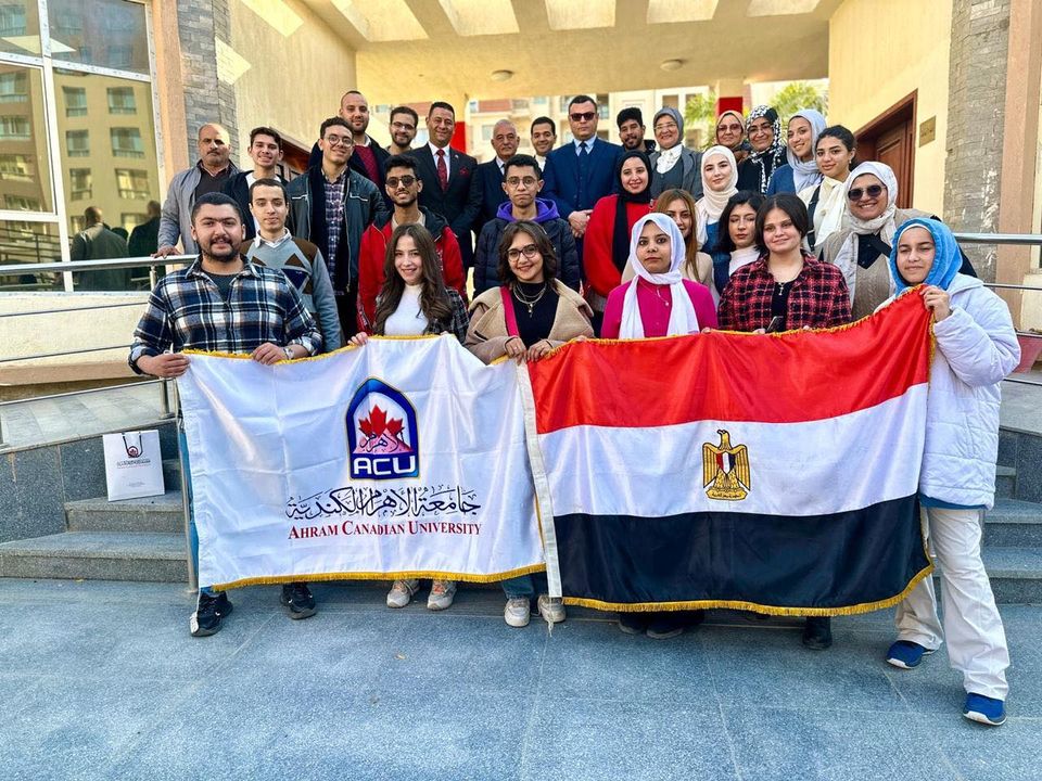 ‫ الإسكان : العاصمة الإدارية الجديدة تستقبل وفداً من طلاب الهندسة بجامعة الأهرام الكندية لتفقد مشروعاتها 97566