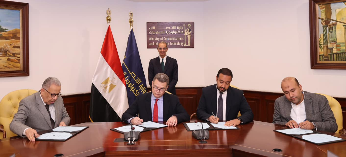 ICT Minister Witnesses Contract Signing for CPE Router Design, Development Project The Minister of Communications and Information Technology Amr Talaat has witnessed the signing of contracts for 30719