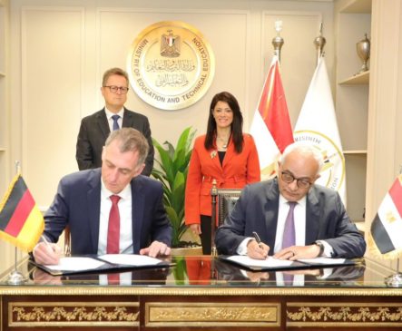 بحضور وزيرة التعاون الدولي والسفير الألماني بالقاهرة: وزير التربية والتعليم ومساعد وزير الخارجية 51595
