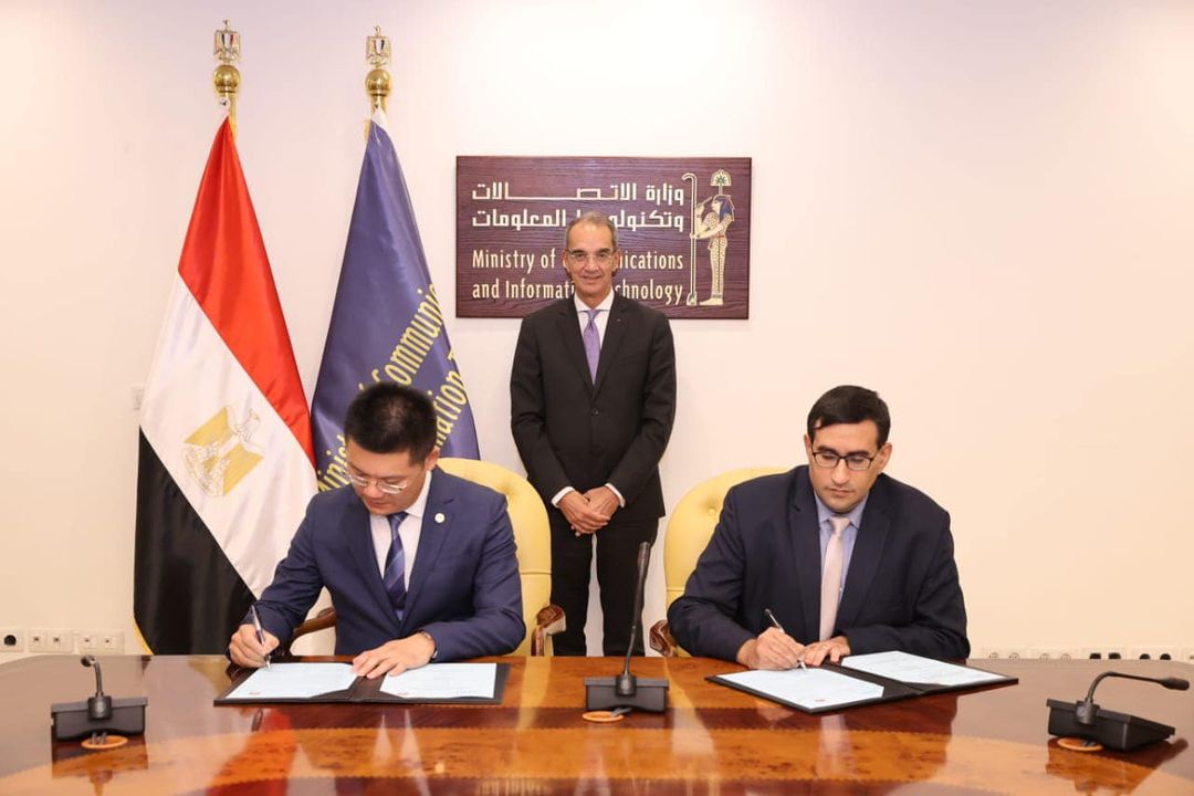 ICT Minister Witnesses Two Protocols Signing between NTI, Huawei to Establish Training Academies The Minister of Communications and Information Technology Amr Talaat has witnessed the signing of 62339