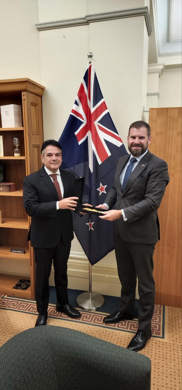 لقاء سفير مصر في نيوزيلندا مع رئيس لجنة العلاقات الخارجية والدفاع والتجارة بالبرلمان النيوزيلندى  87013