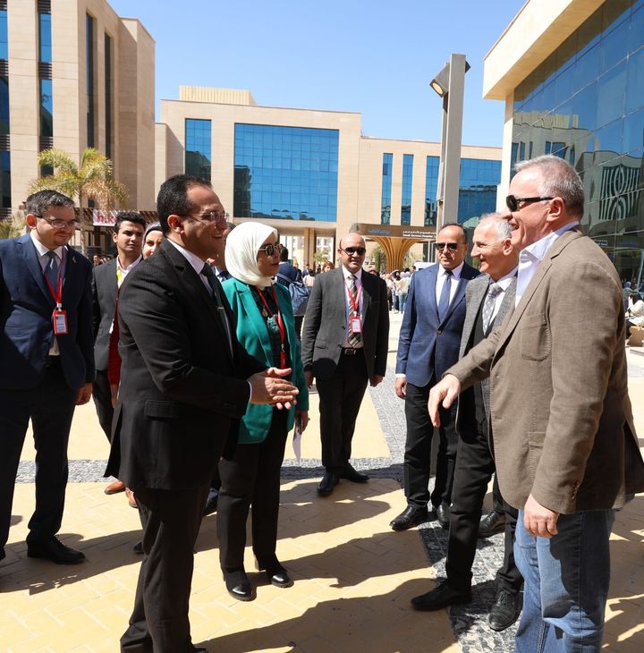 بمشاركة كُبري الشركات المحلية والعالمية جامعة الجلالة تنظم المُلتقى التدريبي الثاني لتأهيل وتدريب طلابها 94759