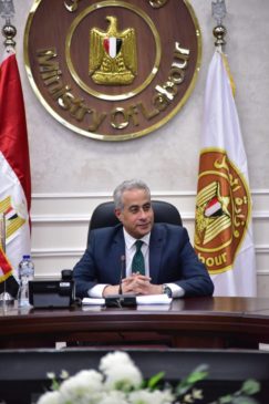 وزارة العمل: وزير العمل: الخميس المقبل إجازة مدفوعة الأجر للعاملين بالقطاع الخاص بمناسبة عيد 32783