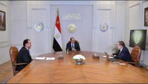 الرئيس عبد الفتاح السيسي يجتمع برئيس مجلس الوزراء ومحافظ البنك المركزي