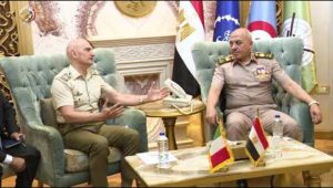 الفريق أحمد خليفة رئيس أركان حرب القوات المسلحة يلتقى رئيس هيئة الأركان المشتركة الإيطالية