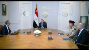 السيد الرئيس يجتمع بوزير الاتصالات وتكنولوجيا المعلومات ومدير الأكاديمية العسكرية المصرية