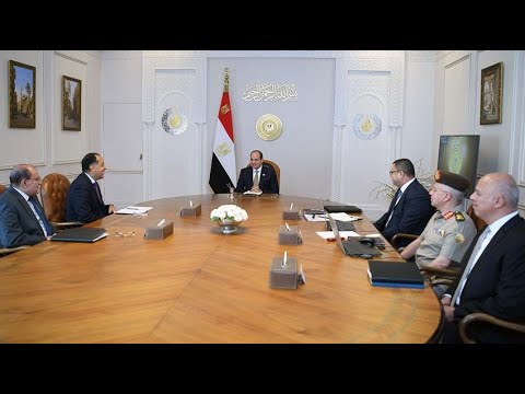 الرئيس عبد الفتاح السيسي يجتمع برئيس مجلس الوزراء ووزير الإسكان وعدد من المسؤولين hqdefaul 24