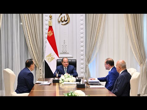 الرئيس عبد الفتاح السيسي يجتمع برئيس مجلس الوزراء ووزير المالية hqdefaul 43